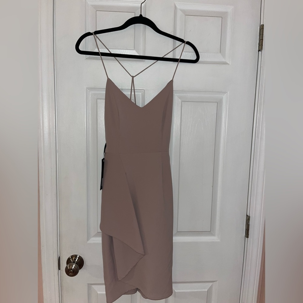 😍BRAND NEW WITH TAGS😍 STYLESTALKER GOLDSTEIN DRESS DUSTY PINK - SIZE 4 - Picture 2 of 9